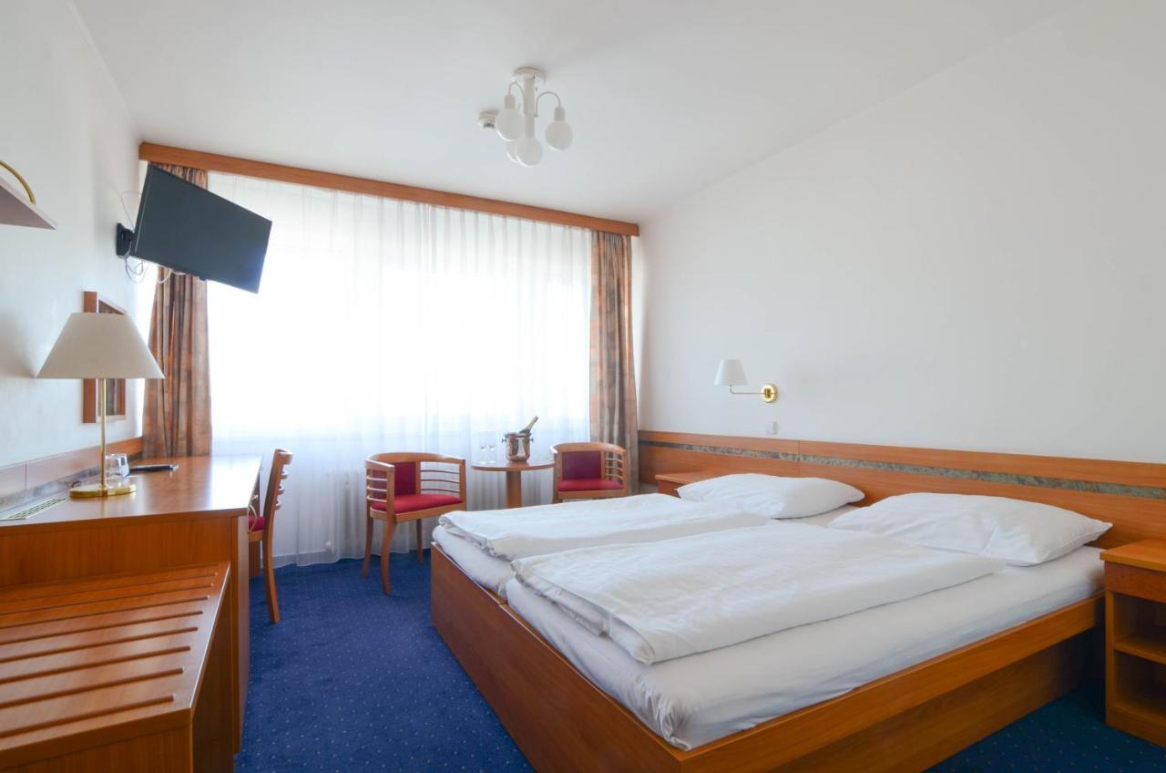 Hotel Ilf Prag Dış mekan fotoğraf