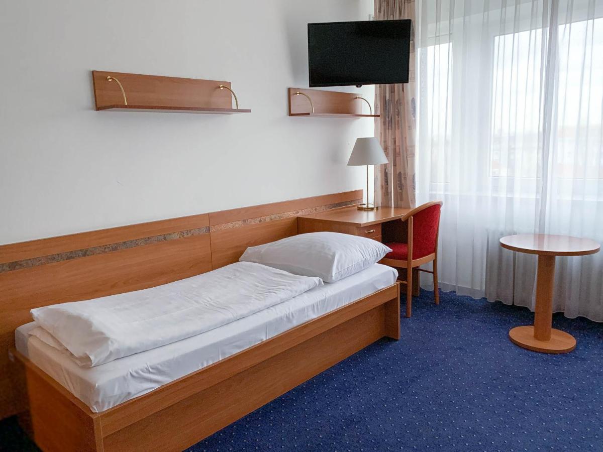 Hotel Ilf Prag Dış mekan fotoğraf